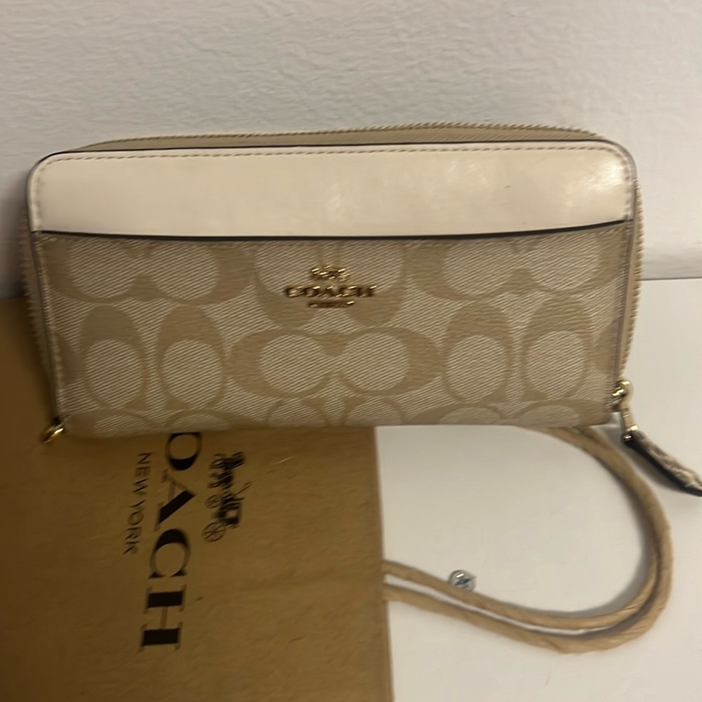 Coach light wallet